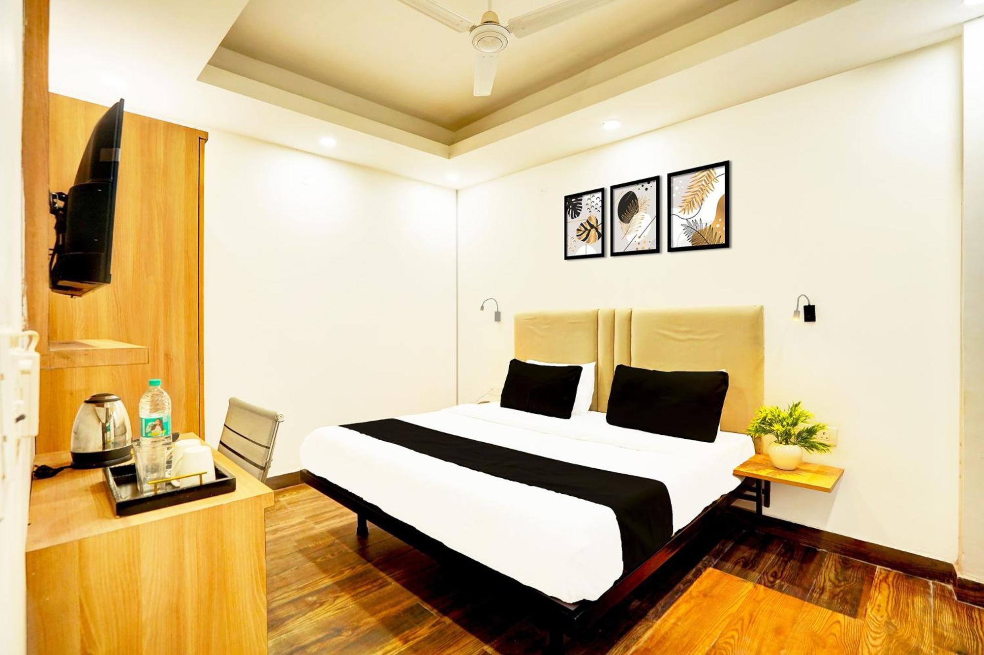 Super Townhouse Sector 104 Noida 호텔 외부 사진