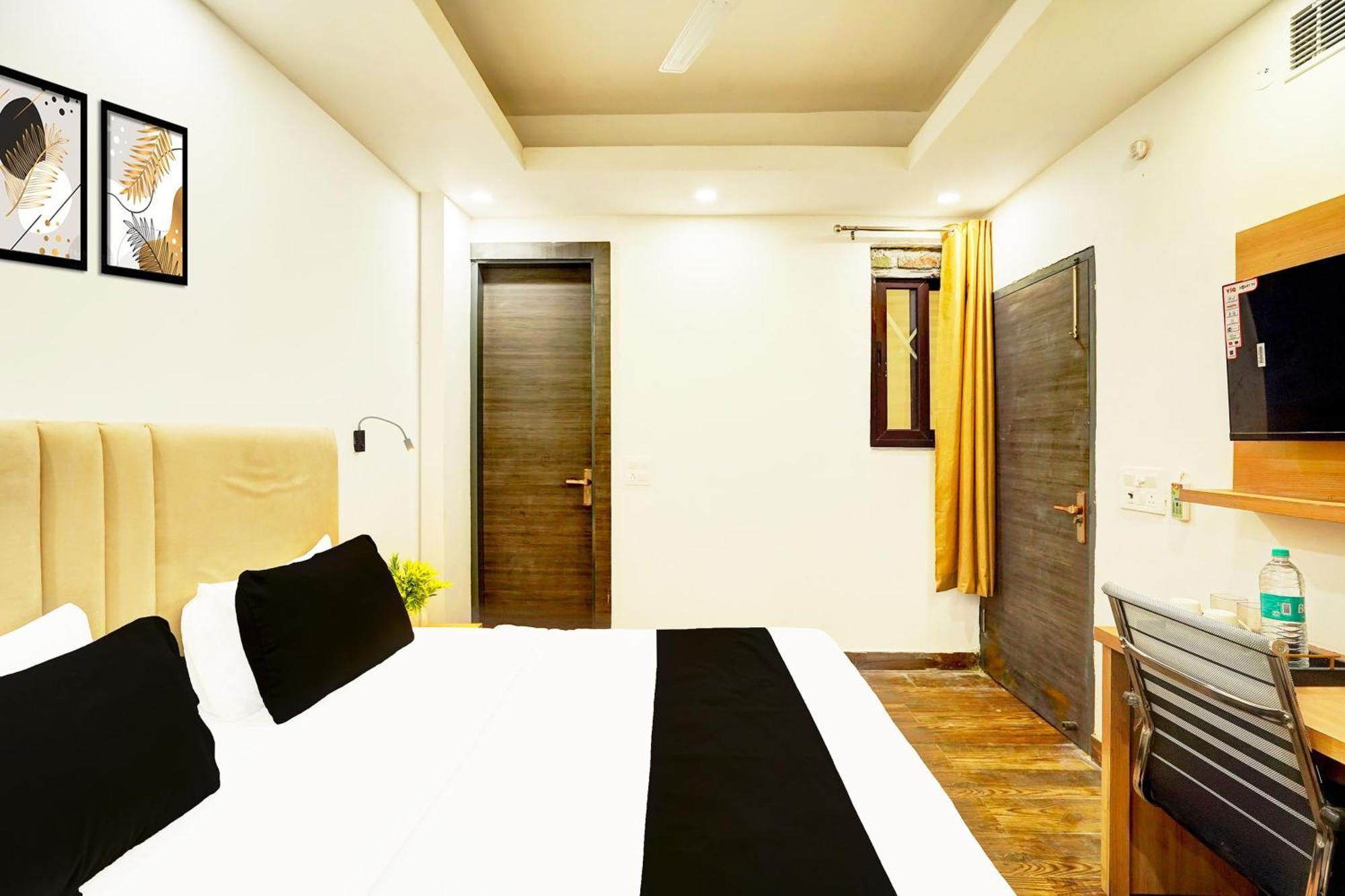 Super Townhouse Sector 104 Noida 호텔 외부 사진