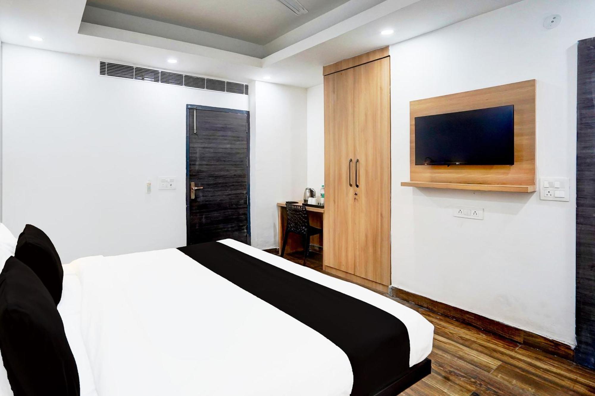 Super Townhouse Sector 104 Noida 호텔 외부 사진