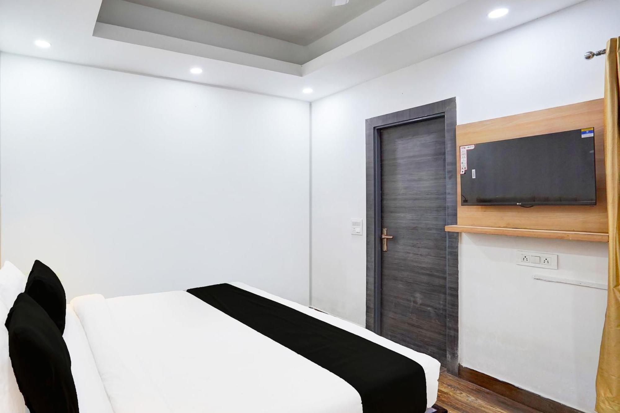 Super Townhouse Sector 104 Noida 호텔 외부 사진