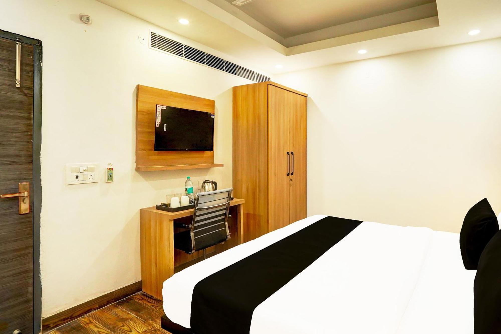 Super Townhouse Sector 104 Noida 호텔 외부 사진